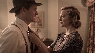 Image of Colin Firth and Laura Linney in Genius