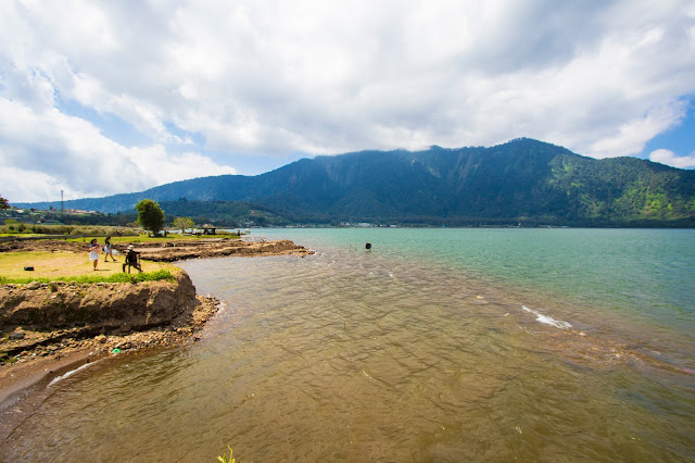 Lago e tempio Danau Bratan-Bali