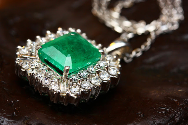 https://www.pexels.com/photo/silver-colored-pendant-with-green-gemstone-1458867/
