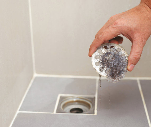 Découvrez cette astuce pour nettoyer la canalisation de la salle de bain