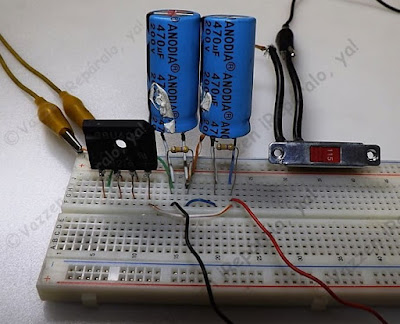 Componentes electronicos de un circuito adaptador de corriente 115-220 VCA.