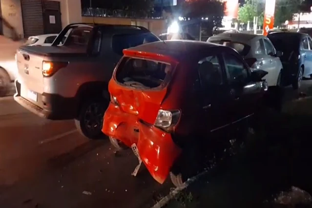 Mulher provoca grave acidente envolvendo cinco carros