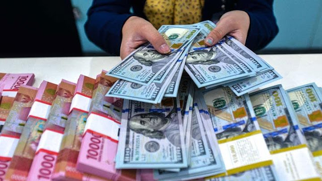 Dolar Menguat , Rupiah Terjepit dan Inflasi - Pergerakan Rupiah Melemah di 15.600/USD