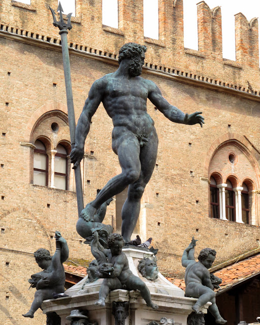 Statue of Neptune by Giambologna, Fountain of Neptune, Piazza del Nettuno, Bologna