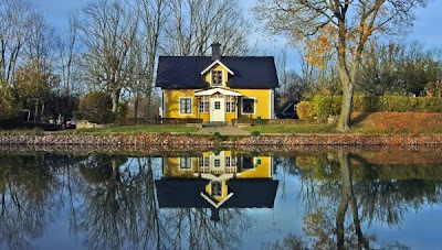 Amazing Examples of Reflection Photography Seen On  www.coolpicturegallery.net