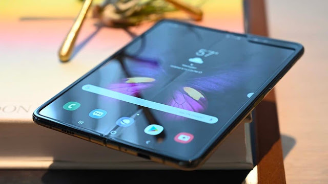 fungsi reverse wireless charging dari samsung galaxy fold