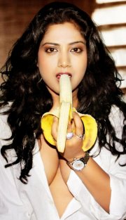 kavita radheshyam eating banana