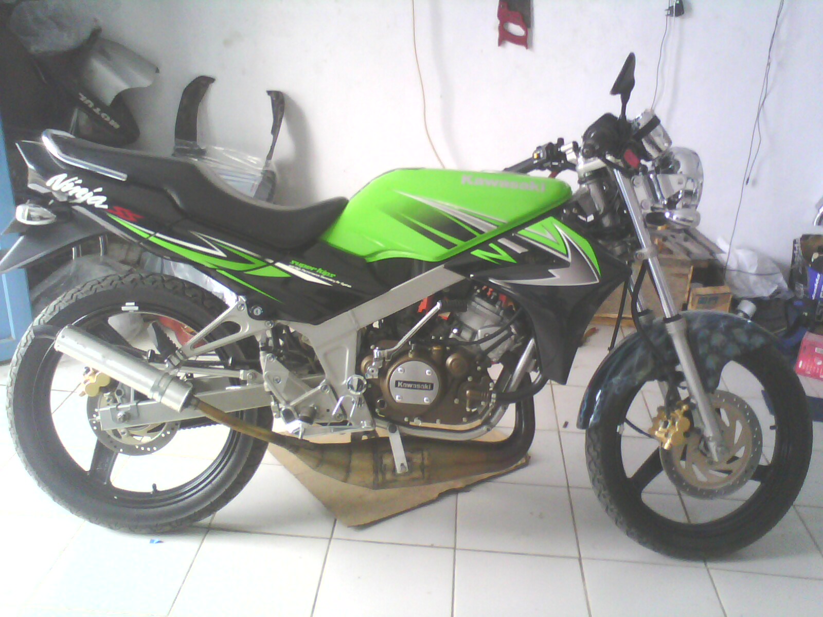 Rikhago Motor KAWASAKI NINJA SS