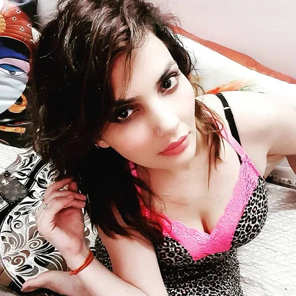 Charu Kadariya cleavage hot photos