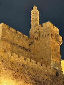 A Torre de David de construção cruzada e otomana posterior está sobre os fundamentos do Palácio de Herodes