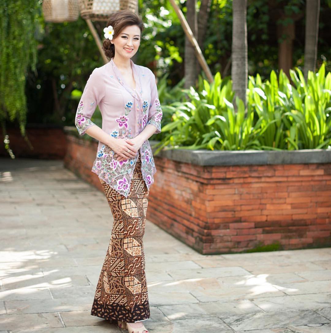 19+ Model Kebaya Modern Simple untuk Remaja Masa Kini 2018 