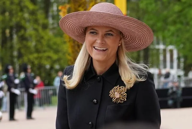 President Maia Sandu, King Harald, Queen Sonja, Crown Prince Haakon and Crown Princess Mette-Marit