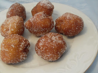 Plato de buñuelos de Cuaresma.