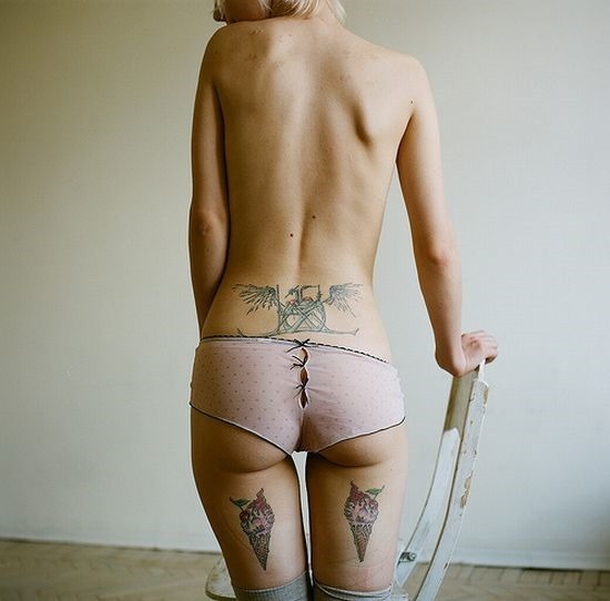 sexy_sorvete_em_bunda_de_tatuagem