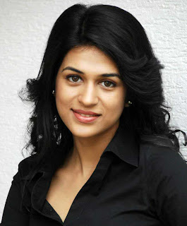 Shraddha Das hot photo in black