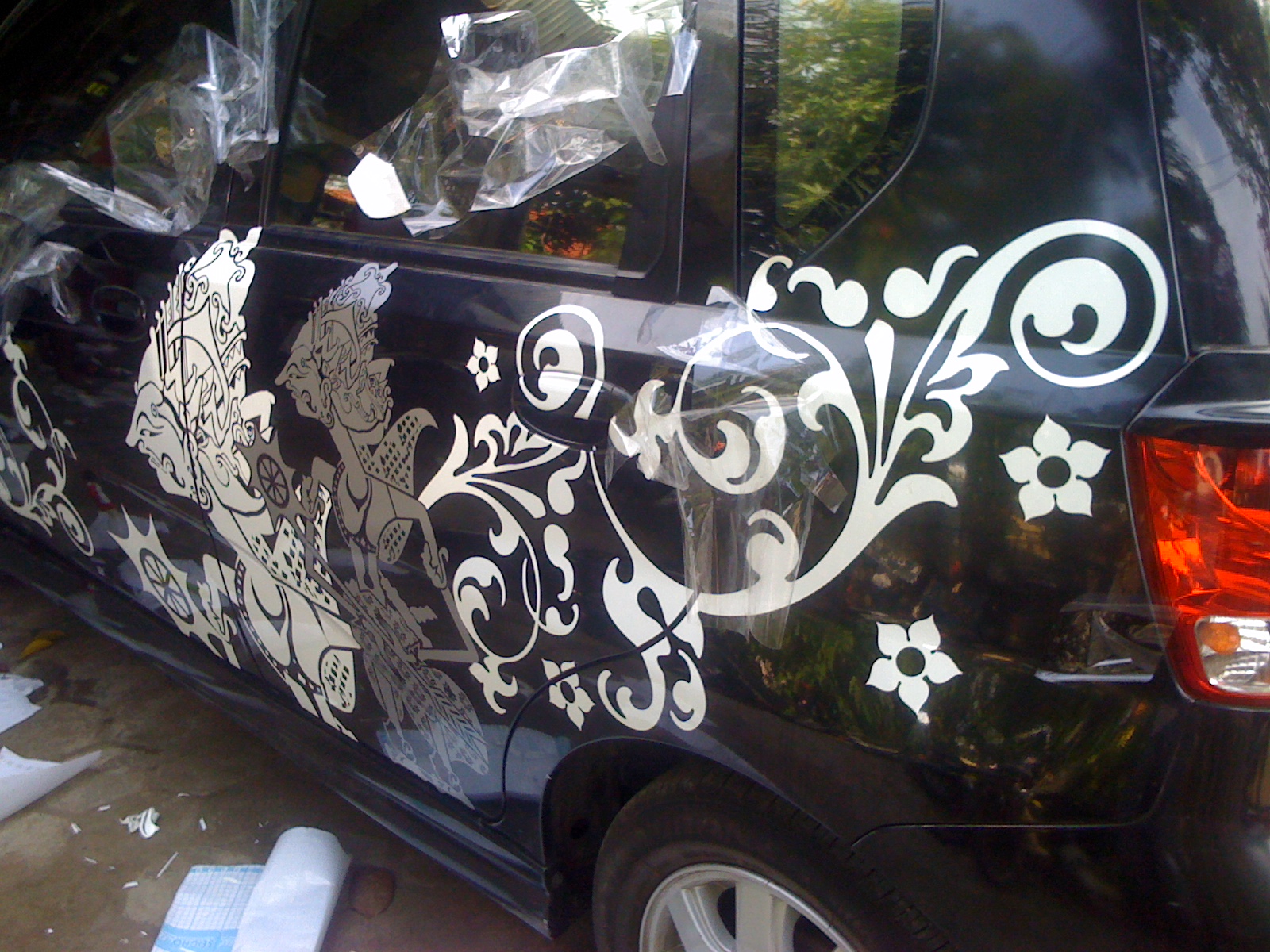 BROWNN EXOTIC: cutting sticker mobil gambar wayang dan flames