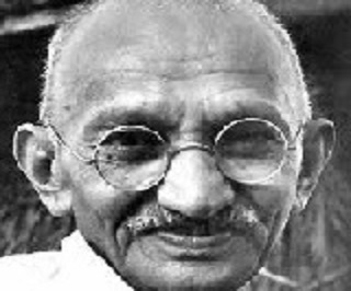 a short essay on mahatma gandhi in hindi