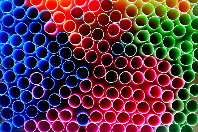 Plastic straws of different colors