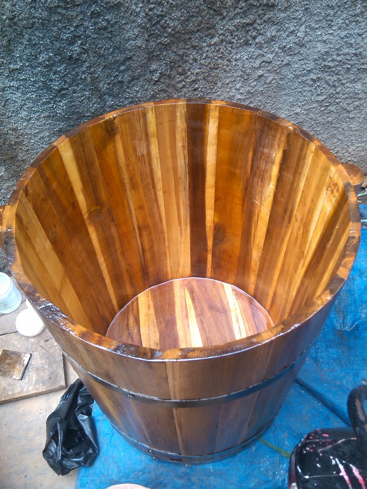 Penjual ember  kayu  gentong kayu  barrel tahang 