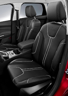 2012-Ford-Focus-26