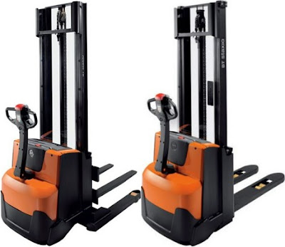 Xe nâng stacker Toyota cao 3m 4.5m