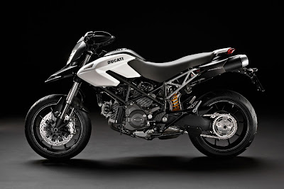 Ducati_Hypermotard_796_2011_1620x1080_Side_02