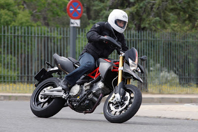 APRILIA DORSODURO 750 