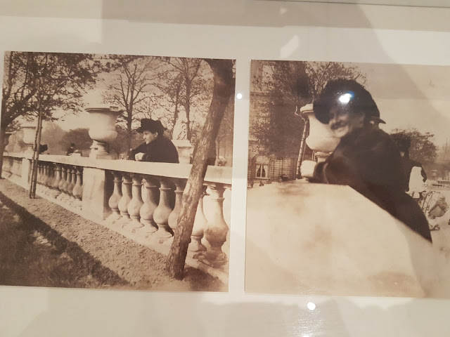 Gertrude Stein en promenade au jardin du Luxembourg (Anonyme.vers 1905)