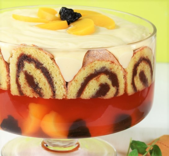 http://receitasdacily.blogspot.com/2016/01/receita-trifle-de-gelatina-e-torta-de.html