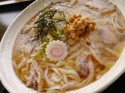 まると　納豆おろし肉麦きり