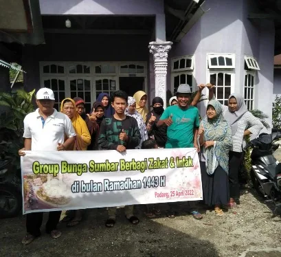 Ramadan Berkah, Group Bunga Sumbar Salurkan 325 Paket Zakat Untuk Keluarga Kurang Mampu