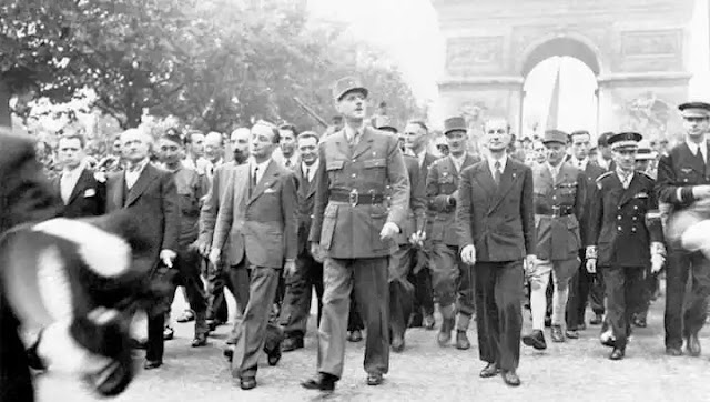 Liberación de París - De Gaulle en el Arco de Triunfo