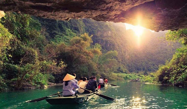 Đi thuyền tại Tràng An, Ninh Bình