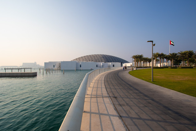 Vista dall'esterno dell'Abu Dhabi Louvre-Cultural district-Abu Dhabi