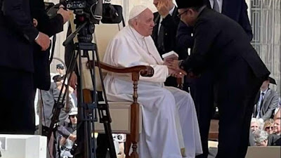 Bertemu Paus Fransiskus, Menag Yaqut Merasa Beruntung