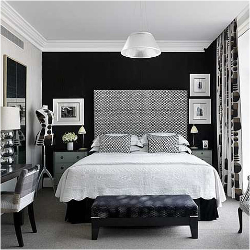 Black and White Bedroom Decorating