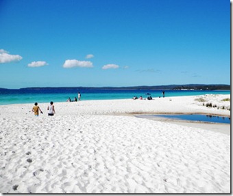 201206-w-strangest-beaches-hyams-beach-australia