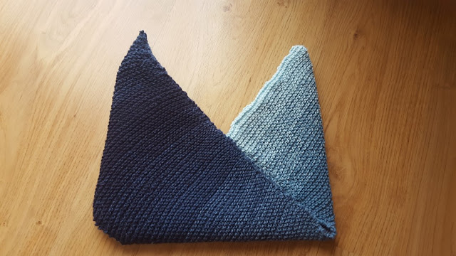 DIY Knit Triangle Bag {tutorial}
