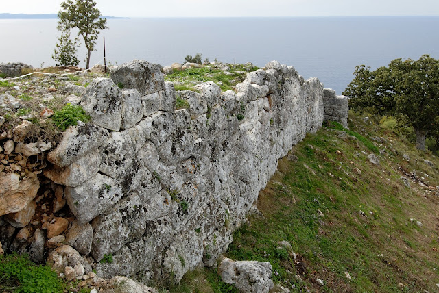 Άποψη της οχύρωσης της Ακρόπολης Β