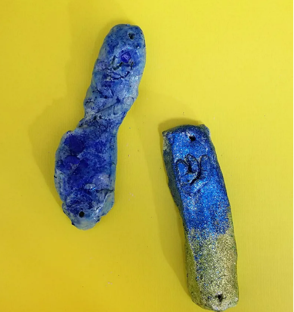 https://jewish.momsandcrafters.com/diy-clay-mezuzah-craft-kids/