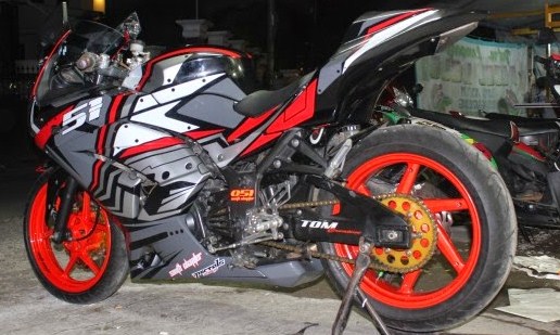 contoh modifikasi ninja 250 fi warna merah