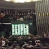 Vídeo de Momento Histórico: Povo Grita #ForaPT Dentro do Congresso Nacional ontem dia 6.