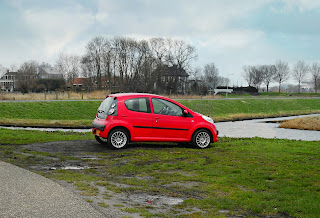 Une Citroën rouge