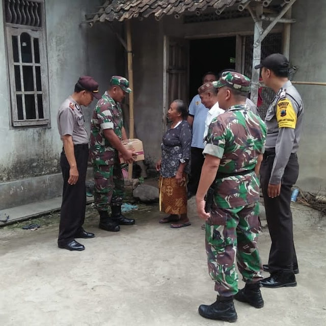 Sinergitas TNI Polri Bantu Warga Pra Sejahtera