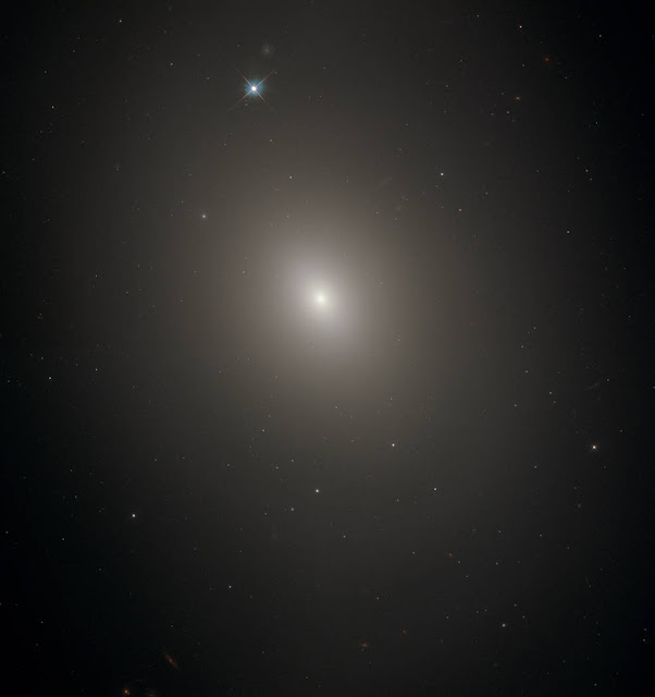 galaksi-elips-messier-85-informasi-astronomi
