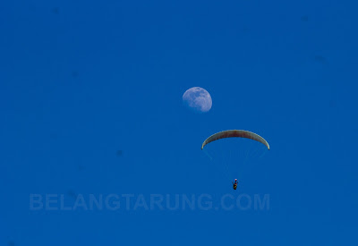 Paragliding ke Bulan