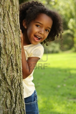 niña jugando