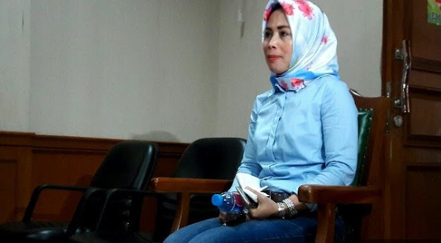 Hebooh..Usai Sidang Istri Abdee Slank Kabur lewat Pintu Hakim