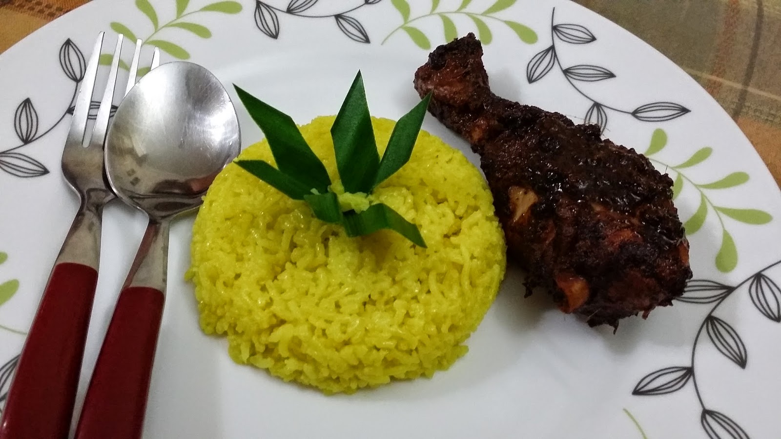 ZULFAZA LOVES COOKING: Nasi kunyit versi 2 dan ayam masak bali