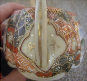 Meiji Period Japanese Porcelain Kyoto Satsuma Moriage / 明治時代、日本の磁器京都さつま